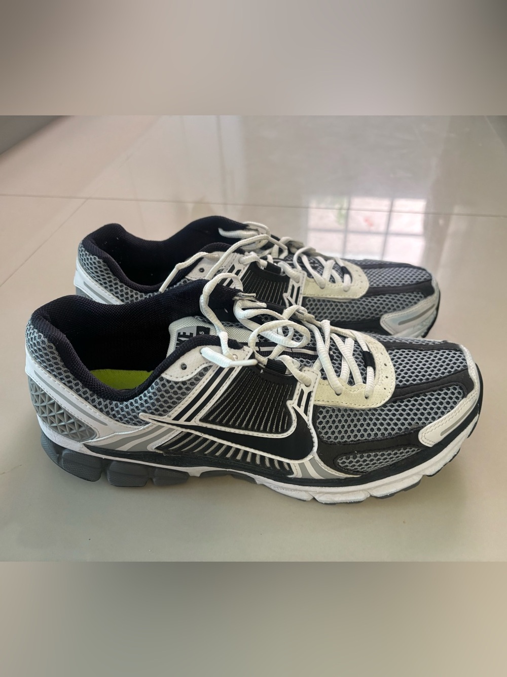 Nike Men’s Vomero 5 Running Shoes - Black, White & Gray Man Size 10.5
